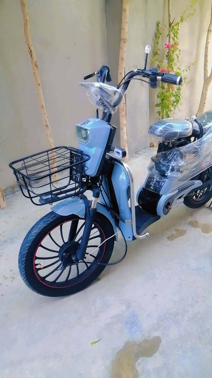 السلام عليكم شباب موجود عندي دراجة شحن موديل 2025كلشي شغال بيها دراجة نضيفة مكان ديالى سعر 300وبيها مجال تواصل علا هاذة رقم ***********
