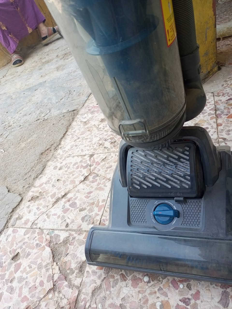 مكنسة كهربائية  تنضيف السجاد والكاربت موضعي جديد السعر 85 الف وبيه مجال ***********
