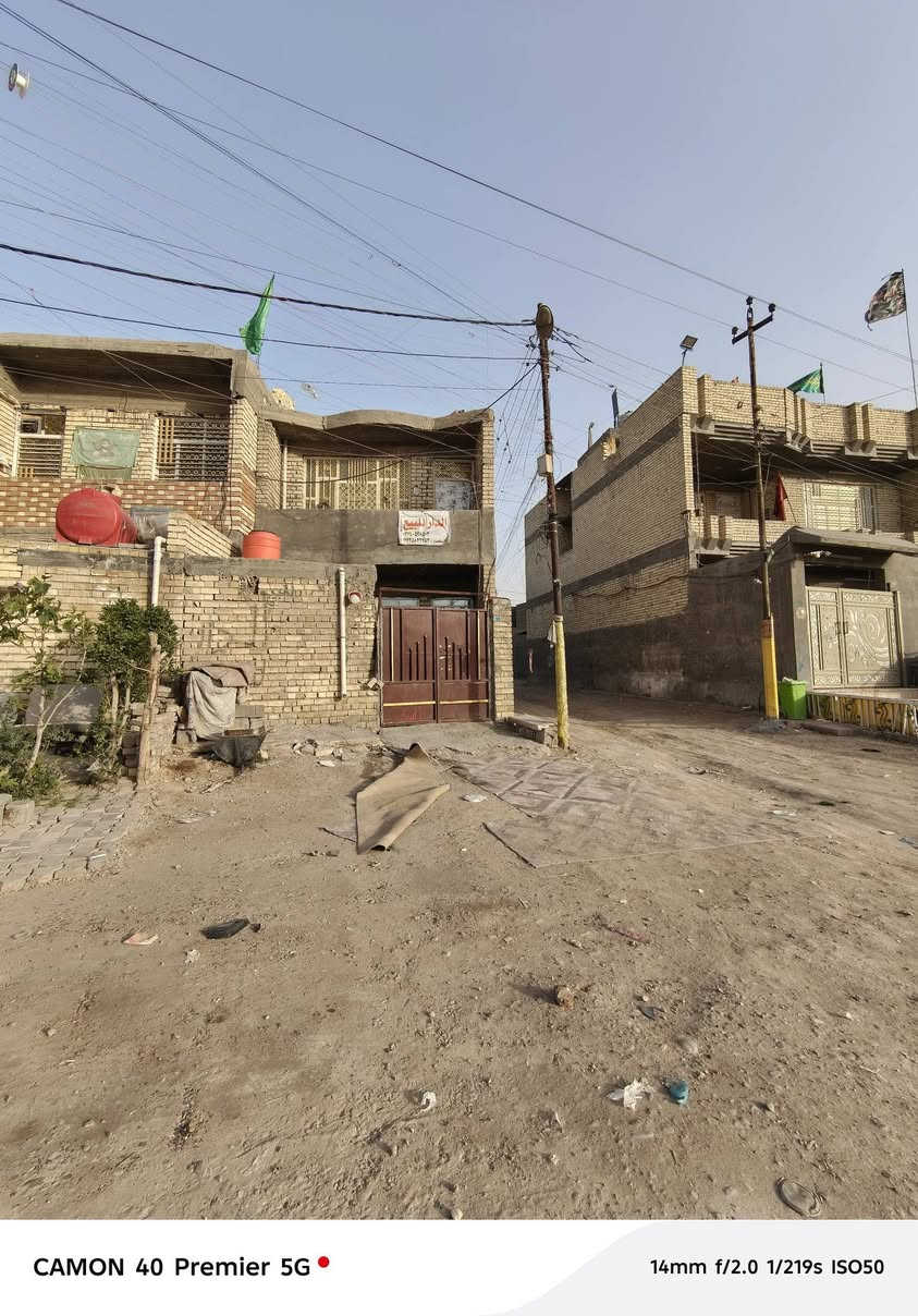 السلام عليكم بيت للبيع في منطقة حي الكوفة شارع الصورة على الشارع السايدين ركن قرب اسواق جدو  المساحة 100  والواجهه ٥   طابقين غرفتين نوم الثالث عنص صالة ومطبخ واستقبال وصحيات عدد٣  منطقة كافه الخدمات بيه السعر ١٣٠ اوبي مجال للستفسار ***********_.&_.***********
