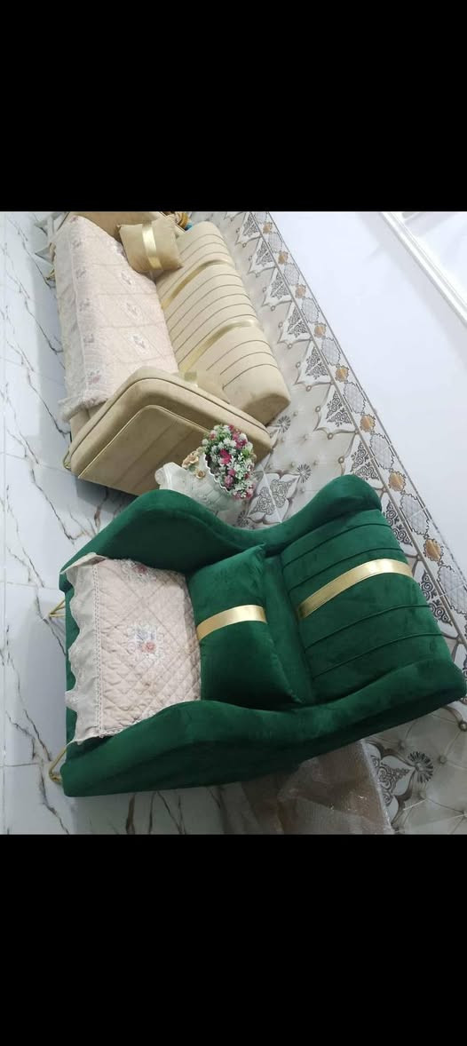 السلام عليكم عندي تخم للبيع عشره مقاعد جديد مامستعمل السعر 400وبيه مجال االاستفسارعلى هذا الرقم***********
