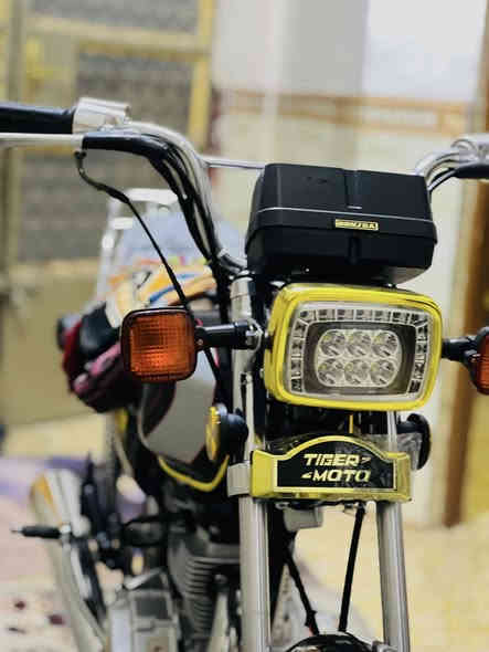 السلام عليكم  دراجه تايگر  موديل2022 صار له شهر ونص من طالعه  من الوكيل اوراق  السعر٨٠٠ وبيه مجال بسيط *********** بالحقيقه احله من الصوره وين ما يعجبك اطلع بيه برغي ما مفتوح بيه 
حله بنات الحسن (ع)
