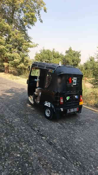 سلام عليكم تكتك للبيع موديل 15تكتك كامله مكينته مال 20تكتك تأخذه كبل الشارع جاهزه  أوراق كامله 7    ***********
