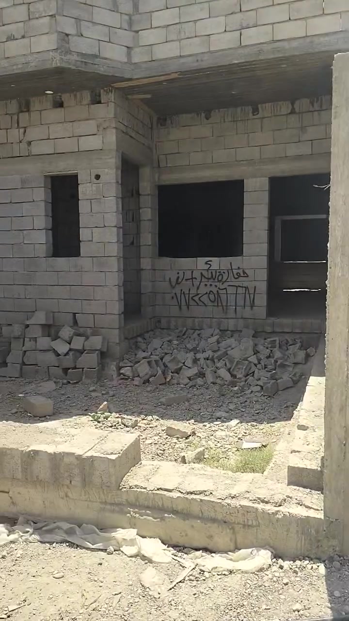 هيكل للبيع بالقسط
الموقع صيادة
المساحة 200
ركن 
استقبال درج خارجي 
مطبخ مفتوح على الهول
غرفتين نوم صحيات 
***********
