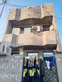 بيت 100 متر يحتوي عله غرف نوم 3 وصاله ومطبخ وصحيات 2 البيت هور رجب شار...