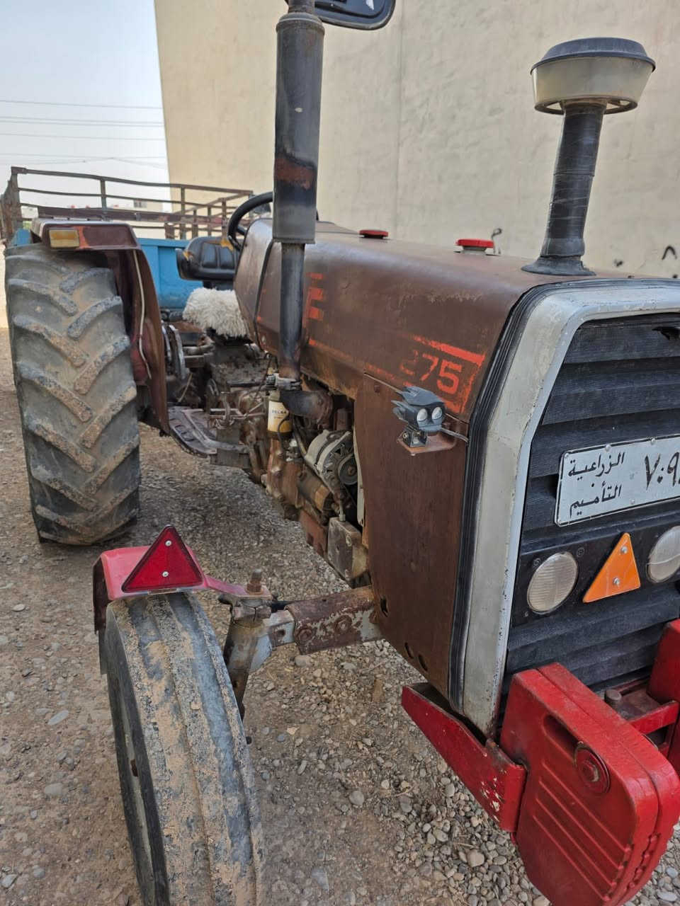 السلام عليكم تريكتر نوع فوركس 275المكينه بدون عيب وبدون أي نقص جاهز  رقم كركوك مابيها آي مصرف شغل وبوجهك ع الكراب مكان المكينه قضاء كلار رقم هاتف ***********
