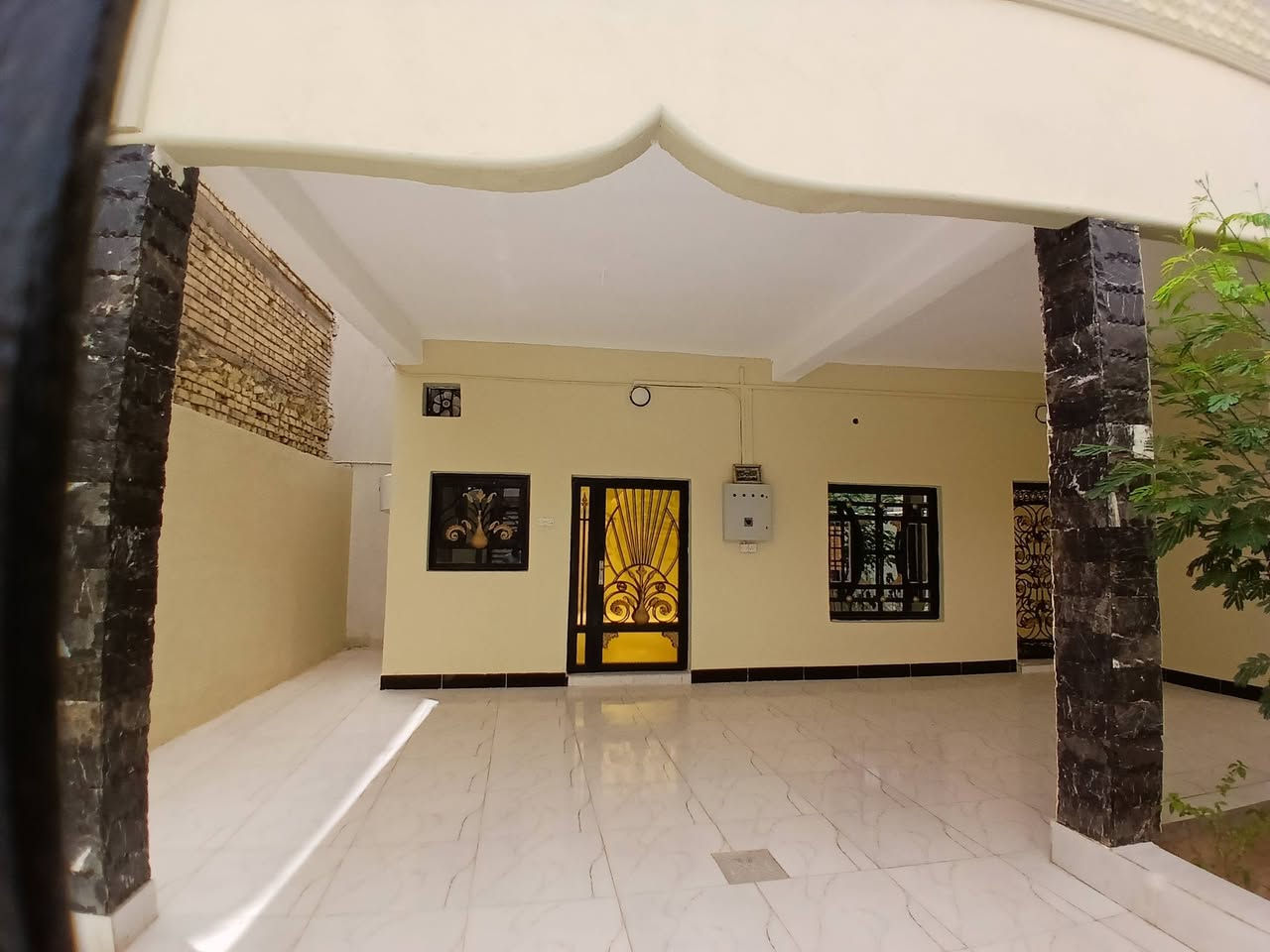 بيت 300 متر طابوصرف بأسمي محلة الشمال حي الملايين قرب جامع العيسى بناء طابوك اصفرالسعر 560 وبيه مجال،للعلم البيت فارغ استلام مفاتيح ***********
