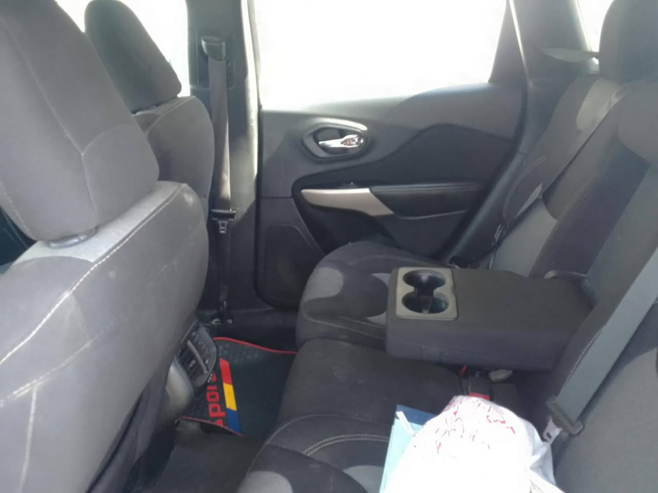 سلام عليكم جيب شيروكي بزون موديل ١٨ فور ويل تحكمات تبريد تدفى كشنات كير مكينه مكفولات سنويه جديدة باقي حادثه جاملغ وبنيد باقي تفاصيل خاص  *********** تريده قصد تريده حاضر
