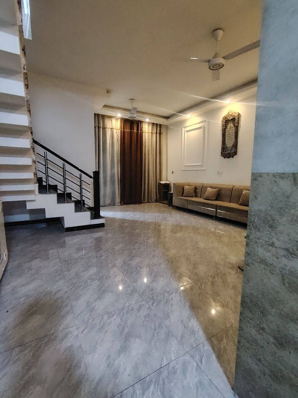 دار_للبيع مساحه 100 متر واجهه 6 وربع ونزال 16 طابو زراعي سند 25 قرار محكمه البيت طابقين الطابق الاول يحتوي على استقبال وصاله ومطبخ وصحيات ثنين الطابق الثاني يحتوي على 3 غرف نوم وصحيات ثنين
بناء 2025

السعر  : 140 وقابل للتفاوض 

الموقع البعيثة العدل الثاني شارع الزهور خامس فرع من شارع العام

للاتصال : ***********
***********
