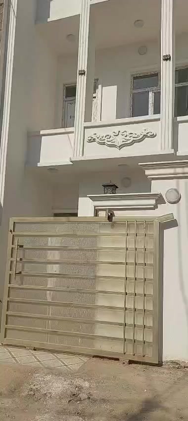 دار للايجار ٣٥٠ الف 
■دار للايجار... 
    ■بناء جديد ٣٥٠ الف ( شرط موظف حكومي )
    ■( اعتذر جداً اذا كنت غير موظف لا تتعب نفسك )
    ■  ١٠٠ متر طابقين كما موضح في الفيديو ٣ غرف نوم 
تكريت التوحید قرب جامع الويس والملعب الخماسي
قريب على المدارس والاسواق والصيدلية
للاستفسار 
077‪05133909 واتساب + اتصال
***********‪
