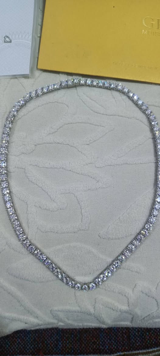 كلادة بهذا الشكل مختومة 925  دفعونة بيها سعر التفاصيل بالصور


**إذا كنت صاحب هذا الإعلان وتريد حذفه لأي سبب، رجاءا أرسل رسالة إلى الدعم الفني**