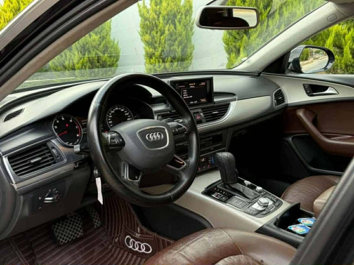 سنه ٢٠١٤اودي البيع مستعجل نضيفه  *********** اتصل ع هذا رقم
