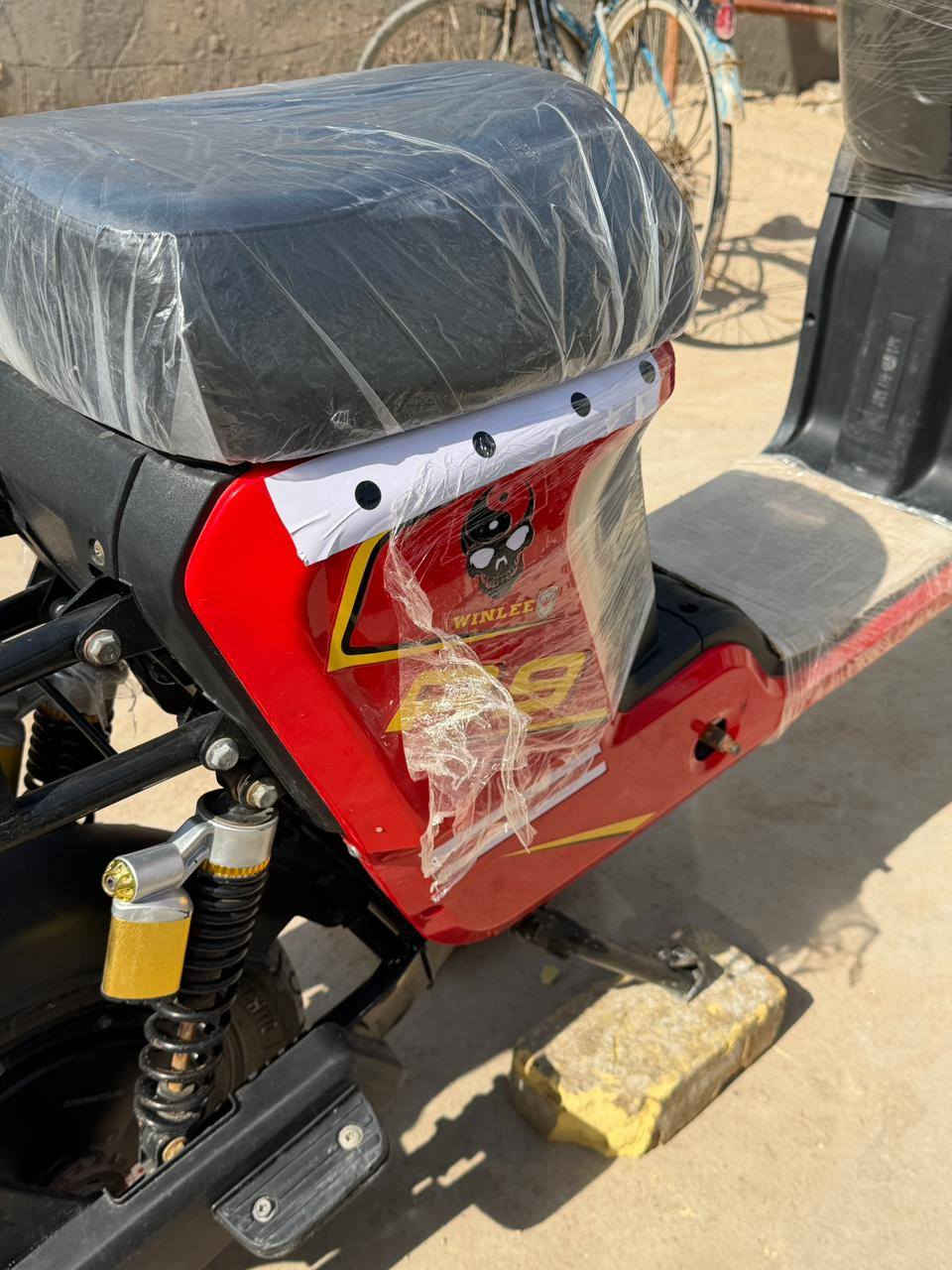 سلام عليكم دراجه شحن جديده ستخدام قليل نوع دراجة ار تسعة سرعت ملف 1800سرعت دراجة109بطاريات حجم كبير 32امبير خمسة بطاريات شركة بطاريات وولي شركة دراجة AHE
مكاني بصرة ابو خصيب 
سعر دراجة 475 وبية مجال لشراي 
الاستفسار على هاذا رقم  ***********
