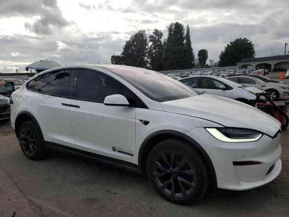 السلام عليكم للبيع او مراوس 2022 TESLA MODEL X
 تيسلا  X موديل 2022 الشكل الجديد شكل البليد 

حادث السياره : بدون حادث سرقه و شاصي تلكوه بالصور
حالة الايرباك : سليمه بدون ايرباك

#مواصفات
‏Long Range Plus
تقطع مسافة بالشحنة الواحدة 600km
7 مقاعد 
غرفة لون Off white مميزة جدا 
جنط البليد الاصلي قياس 22 انش  
670 حصان، قويه جدا
تسارع من  0 الى 100    2.9
سقف كامل بانوراما
نظام صوتي 22 سماعه 1000 وات خيالي
ستيرنج Yoke اصلي
‏MCU3 الجديد كليا
معالج AMD قوي جدا بشغل GTA V واي لعبه من Steam على شاشات السياره
كاميرات 360 درجة 
اخر اصدار من كراسي التيسلا
صنوبرصات دبل زيت وهوا جديده كليا Raven
شاشة خلفية كامل التحكم 
شاحن لاسلكي عدد 4     2 امامي و 2 خلفي 
اضوية اماميه عدسات 
الدات الخلفية لد
كراسي حامي بارد امامي خلفي 
نظام الاوتوبايلوت 3.0 FSD السائق الآلي 
واضافات عديدة اكثر بكثير مما ذكر 
السيارة مميزة جدا

#السعر : الطلب في التعليقات سيأتي إليك مباشرة 
ملاحظه : ابيع او مراوس شبابنه الطيبين تحياتي

تفاصيل اكثر هذا رقمي ☎️. *********** 
   بيه وات ساب تفاصيل اكثر اتصل و تدلل
مكاني بغداد الزعفرانيه بغداد
