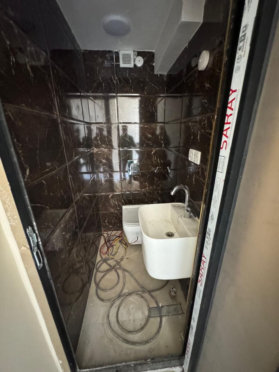 💎 للإيجار في السيدية 💎
📢 منشور رقم: ((572))
للإيجار في السيدية
شقة ارضية 
📍 طابق أرضي 
تتكون من:
• غرفة نوم
• صالة
• مطبخ
• خدمات
💰 بدل الإيجار: 600 ألف 

📞 للاستفسار أكثر لاتصال عبر

 الرقم التالي ***********
