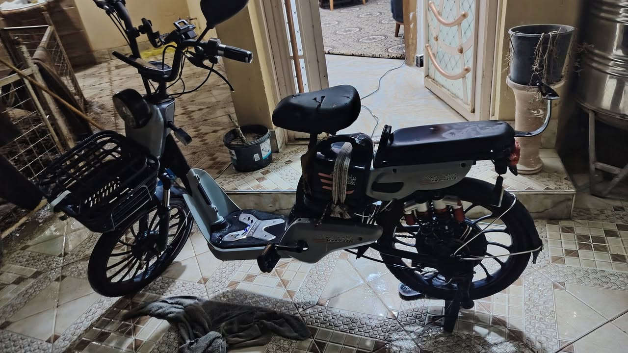 السلام عليكم دراجة شحن البيع الفين ٢٠٢٤ كاملة بطاريات شغالة  السعر ٢٥٠ وبيهة مجال العنوان ديالئ بعقوبة الرحمة          ***********
