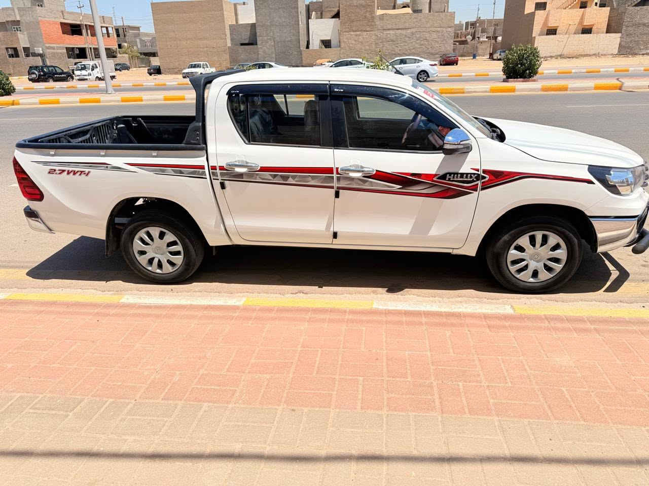 تيوتا هايلوكس ٢٠٢٣ ساز ماشيه ٧١ الف بدون صبغ كلشي بلادي بيها بارد بنهاية لجاملغ لخلفي لايسر فقط رقم جديد بدون اي نقص السعر ٢٣٣ 
***********
الشراي بي خير ويدلل
