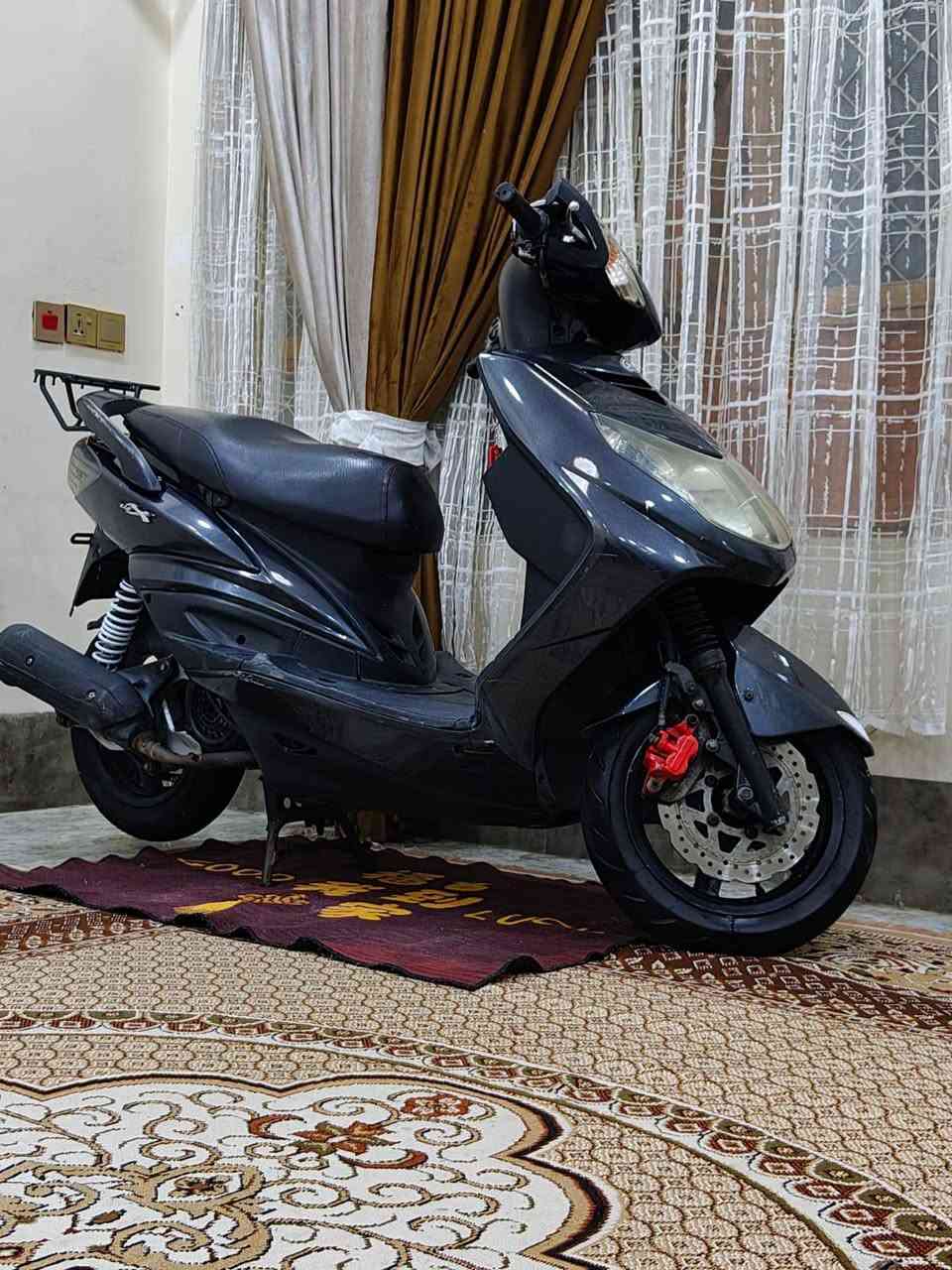 السلام عليكم 
(سكنس فحل)
نوزل خط واحد 
بلادية الممشى (54.906)
دراجة متروكة محتاجه ادامة كلاجات +
بيه صوت زنجيل بل كور 
***********واتس
