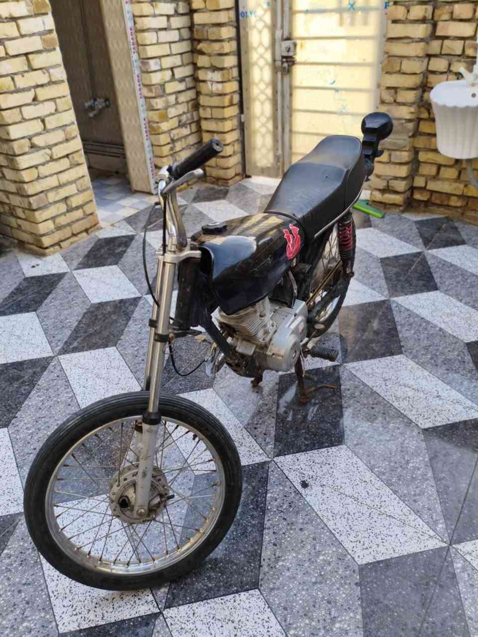 السلام عليكم دراجه ايراني كلك كلك كلك السعر ٢٧٠
سوك االشيوخ***********
