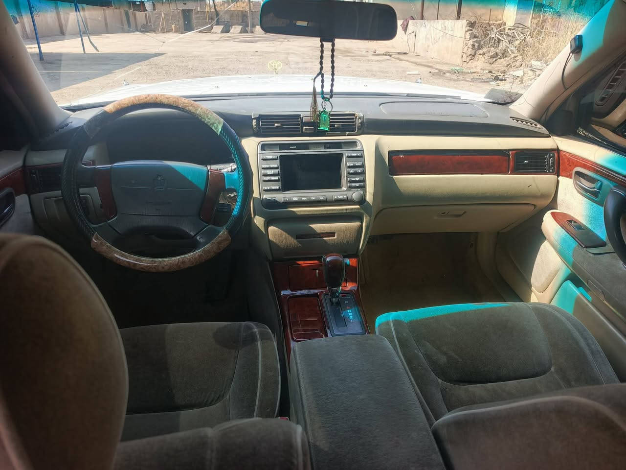 عليكم ملكه گص 
محرك ففتي2500
محرك كير شرط 
تبريد تدفه 
صدر جديد
السعر28
***********

