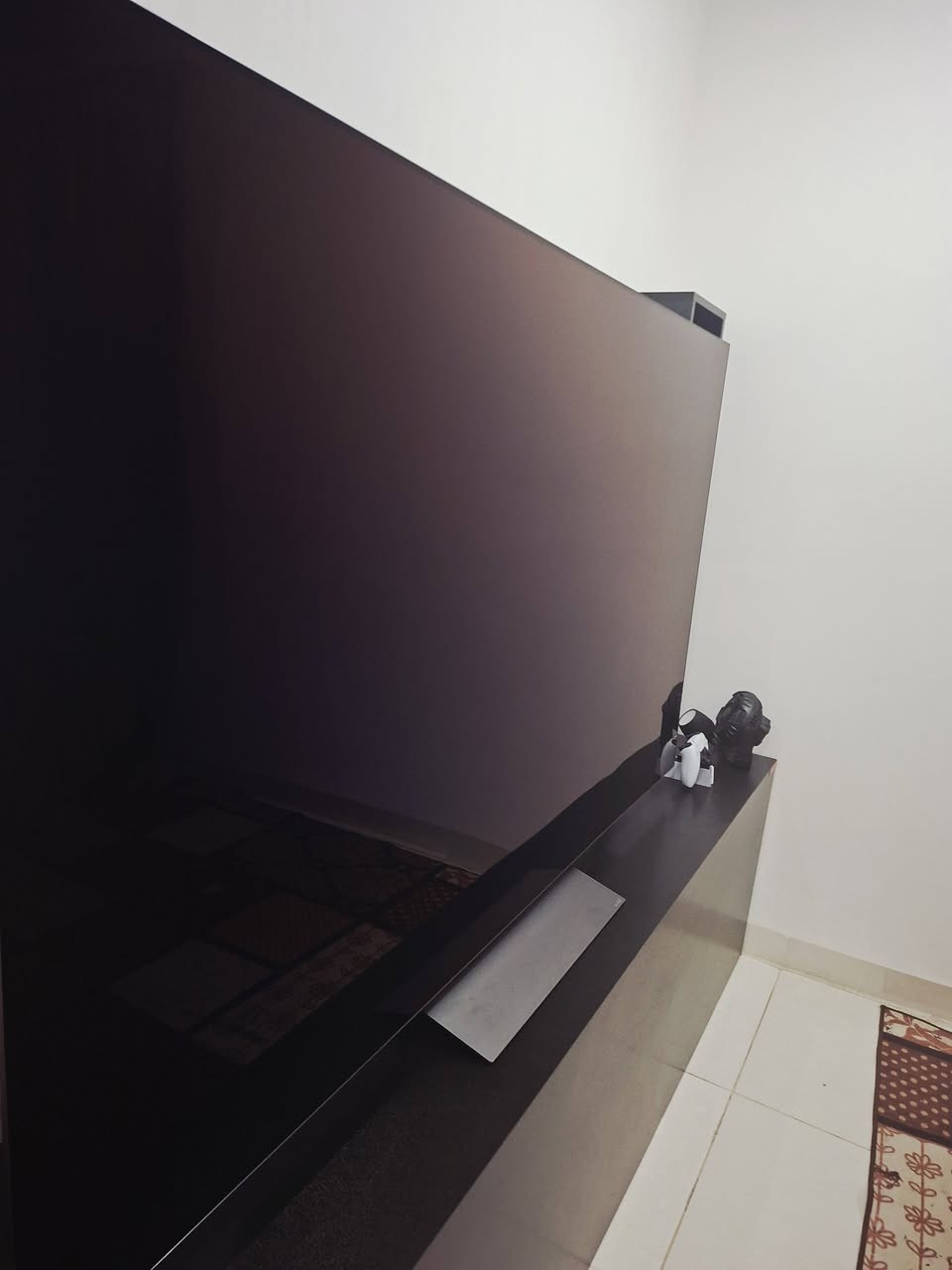 Lg c5 حجم 77 
للبيع ***********
