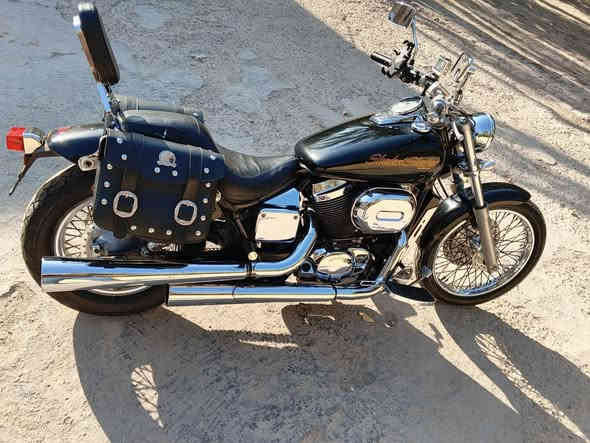 هارلي  هوندا شادو سلشر 2006 محرك 400cc مكفول كفالة عامة من التاير للتاير  شرط برغي ممفتوح ولا تجطيل ولا لفة تيب نهائي مكفول من كلشي ماشية 106 الف  بدون رقم الدراجة فقط ورقة المنفيست ودخولها 
السعر مليون و 700 وبيها مجال ***********
