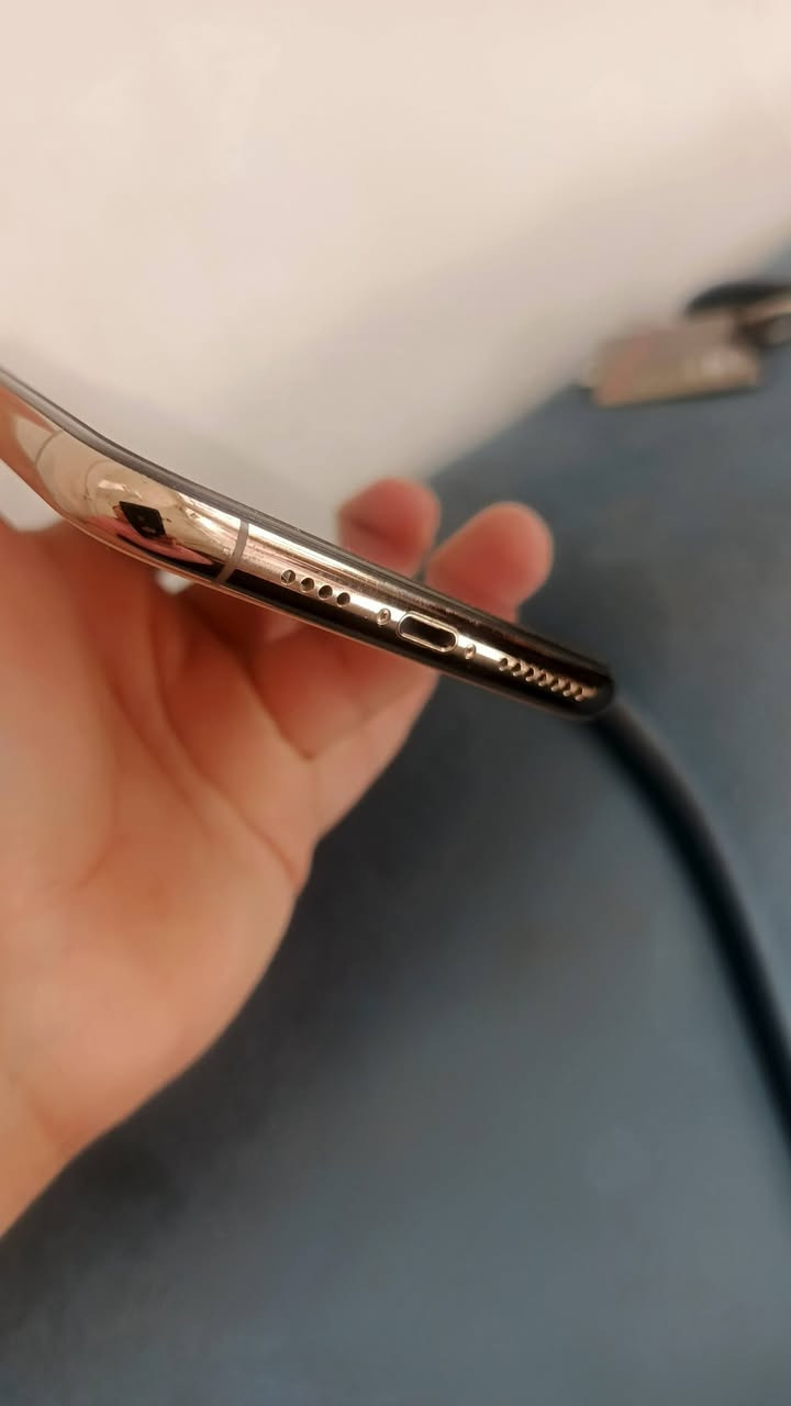 السلام عليكم 
ايفون ١١برو ماكس بلادي على وضع الشركه 
وتررر ذبه بالمي بي ضمان 
بطاريه بلاديه ٧٤ ذاكره ٦٤
السعر ٣٢٥وبي مجال
عنوان بعقوبه تحرير 
***********موجود واتساب وخط وتدللون
