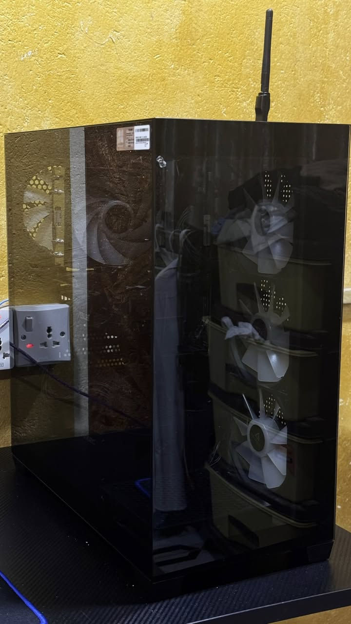 اسم الجهاز DESKTOP-BLH5BNG
المعالج AMD Ryzen 5 7600 6-Core Processor (3.80 GHz)
ذاكرة RAM المثبتة ‌‏32.0 غيغابايت (‌‏31.2 غيغابايت مستخدم)
بطاقة الرسومات NVIDIA GeForce RTX 5060 (8 غيغابايت)
AMD Radeon(TM) Graphics (486 ميغابايت)
مساحة التخزين تم استخدام 644 GB من 954 GB
نوع النظام نظام تشغيل بإصدار 64 بت ومعالج يستند إلى x64

السعر خاص 
مكاني البصرة توصيل ما عندي 
***********
