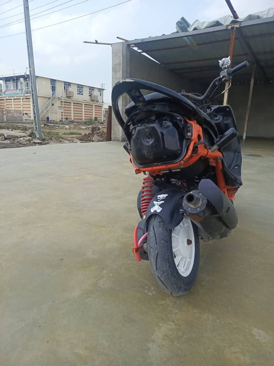 السلام عليكم ماكس عدله
كهربائيات شغاله كلها..سف هندر نگره...منضومه كلجات كلها جديده...مكينه55تخبل شلعه ومعدل ڜگ الگاع...
وياله وتواير جدد.. سعر..350.
***********
