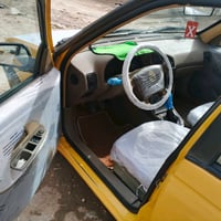 اصفر • مقاعد مغلفة • شنطة واسعة