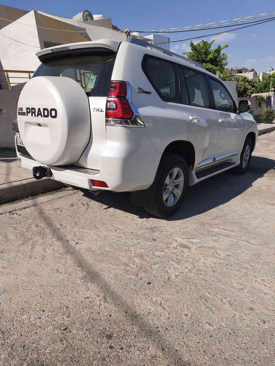 سلام عليكم
برادو موديل ١٨  فئة TXL
ماشية 86الف 
بيهه صبغ باب خلفي جهة السكن وبيهه كم رصعة حالوب 
ادامة كاملة للسيارة وتخم تاير جديد 
السعر 350$
***********
