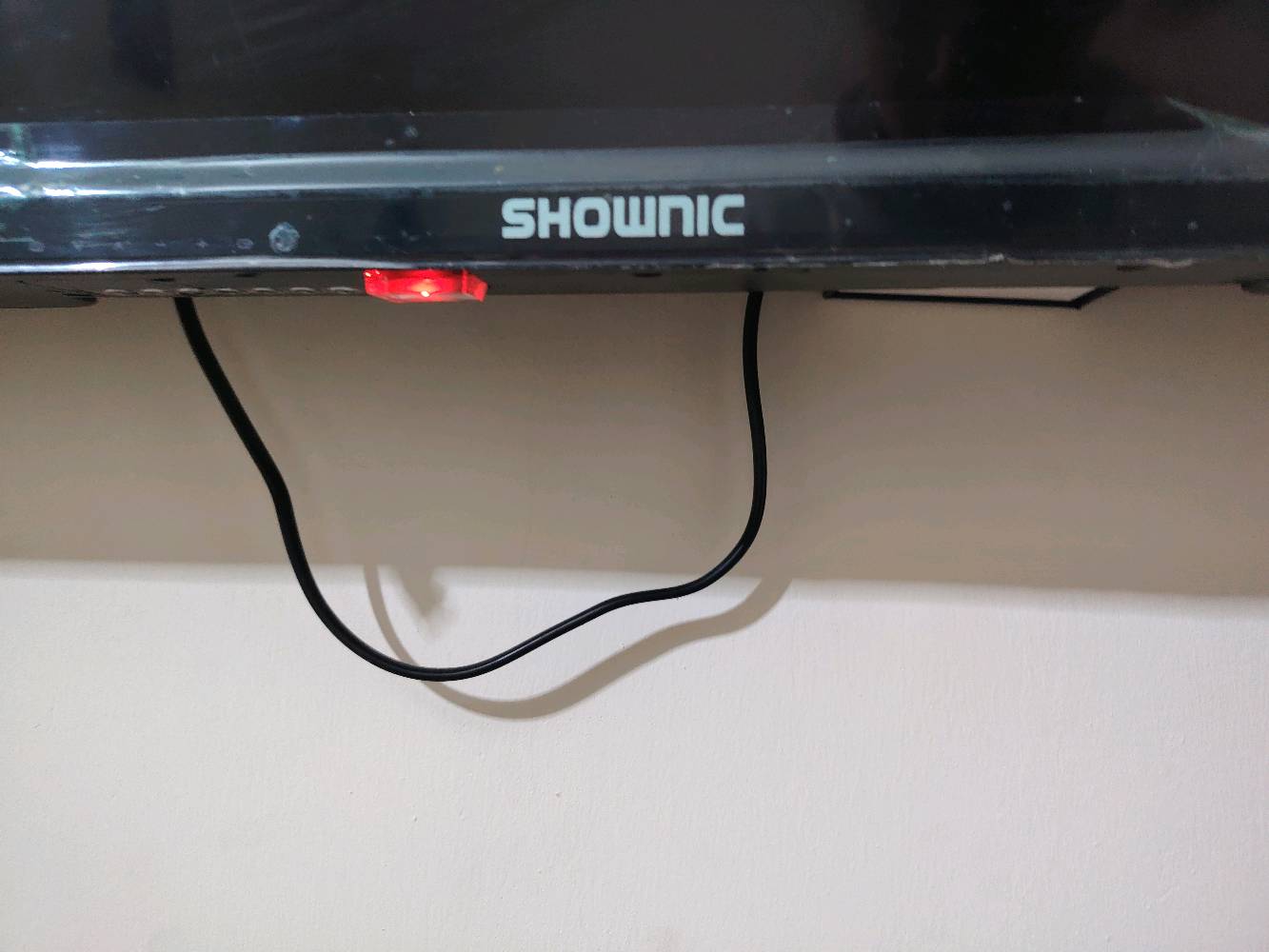 📺 تلفزيون SHOWNIC 43 بوصة LED – صورة وصوت ممتازين – شغال كامل
الوصف:
للبيع تلفزيون SHOWNIC بحالة ممتازة، 43 بوصة LED، صورة واضحة ونقية، وصوت قوي وجودة ممتازة.
التلفزيون شغال بالكامل، بدون أي أعطال، ويقدم تجربة مشاهدة ممتعة لأي محتوى: أفلام، مسلسلات، برامج تلفزيونية، وحتى مباريات رياضية.
تصميم التلفزيون أنيق وعصري، يناسب غرفة المعيشة أو المكتب، ويضيف لمسة جمالية لأي مكان.
الشاشة كبيرة وواضحة حتى من بعيد، والألوان زاهية وتفاصيل الصورة دقيقة.
سهل الاستخدام، وكل الأزرار والشاشة تعمل بشكل ممتاز، بدون أي مشاكل.
السعر قابل للتفاوض مع المشتري الجاد.
يمكنني تزويدك بالصور الإضافية للتلفزيون وهو شغال، لتتأكد من حالته الممتازة قبل الشراء.
للاستفسار أو الحصول على المزيد من المعلومات، راسلني على الخاص، وأنا حاضر للرد على جميع أسئلتك.
الموقع:الدورة-الإسكان-مجاور منتزه الاسكان 