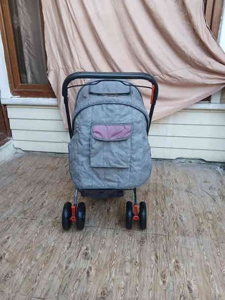 عارەبانەی مناڵان زۆر تازەیە زۆر  پاک و جوان و بێعەیب 8 تاییە،  کورسیەکەی پاڵ ئەخرێ بۆخەوتن و تەواوتەختەکرێێ
، قایشی بەستنەوەی هەیە 
،  تایەو ئیسۆپی زۆر مەزبوتەو بچوک ئەکرێتەوە بۆناوسەیارە
 سعری زۆر گونجاوە 32 هەزارە  قفڵی
سلێمانی ، گەیاندن هەیە*********** السليمانية
