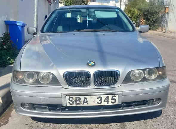 BMW أوتوماتيك 
موديل 2000 رقم أوروبي منفيست مسجلة مرور دهوك 
بدون صبغ ودعم تبريد وتدفئ شغال سعر 75 ومجال هاتف *********** دهوك
