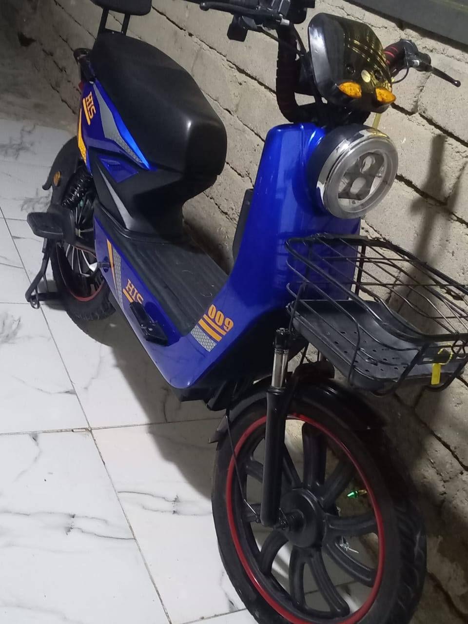 السلام عليكم.
للبيع His
مواصفاتها
الملف ١٥٠٠
السرعة ٦٠
عدد البطاريات ٥ تشحنها ٥ ساعات تفول عن تجربة
شاشتها تشتغل بس بيها مشكلة ماتطلع رقم النمرة والسرعة
تجي تكلبها وتشوفها تعجبك الا تأخذها.
السعر ٤٠٠
عنواني الناصرية مركز
الرقم ***********
