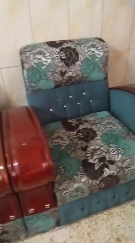 تخم تكمه قوي كلشش وثكيل 10 مقاعد اب 300 وبي مجال بسيط ويه بردات ويه تلبيسه ايي ضرر مابي.  نظيف كلشش سفنج قوي مكاني زعفرانيه نهايت لأربع شوارع


**إذا كنت صاحب هذا الإعلان وتريد حذفه لأي سبب، رجاءا أرسل رسالة إلى الدعم الفني**
