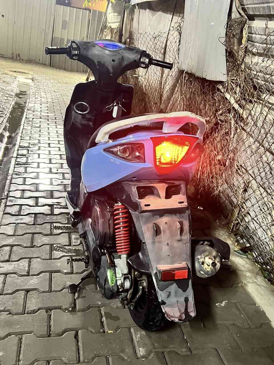 سلام عليكم دراجة ماكس مضلع سرعه120لون بحري مابية اي نقص مكفوله كفاله عامه وكلهة مختمه ختم واحد مكاني الكريعات السعر ع خاص 
***********
