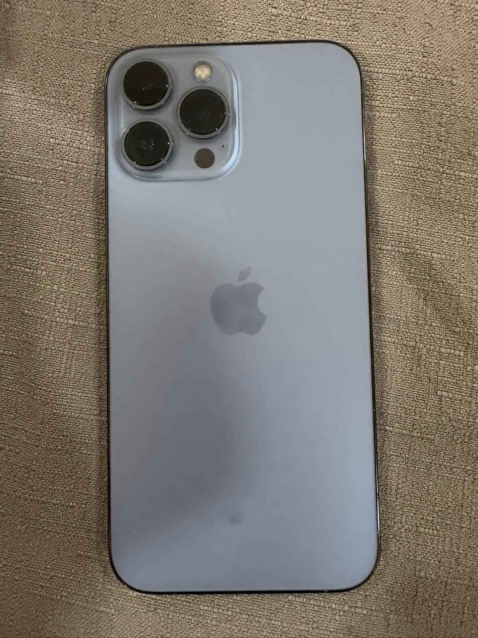 السلام عليكم ايفون 13 برو ماكس بطارية 78  كلشي ما مبدل بلادي كله  كارتونة موجود نسخة شرق اوسط الماستر مكاني بغداد شارع المطار الرقم *********** السعر ٦٠٠ بيه مجال قليل كلش
