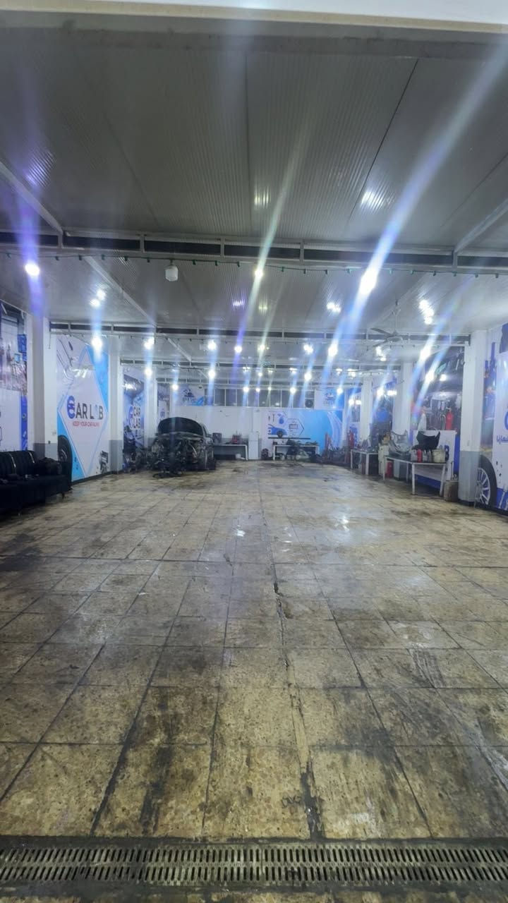 كراج للبيع   او مشروع استثماري 
كراج سيارات بمساحة 200 متر 
يعمل لمدة 3 سنين 
مجهز بالكامل من تسقيف وانارة وارضية كاشي ماء وكهرباء 
عدة كاملة وتشمل
بريس لحدادة الصدر 
مكينة لحام 
جهاز فحص الفيت بم
جهاز تنضيف غرفة الاحتراق بقشور الجوز 
جهاز تنضيف وجه البستم بالرغوة 
جهاز فحص وتنضيف النوزلات احدث جهاز 
اجهزة المجاول والبلكات 
جهاز لفحص ضغط الهواء داخل الجوينات 
كامرة تسمح بالدخول لداخل المحرك 
ميز عدد 4 
تخم قنفات للاستراحة 
جك رفع المكائن 
جكات رفع السيارة هواء وهايدرويلك عدد 2 
رمبة عدد 4 وتكم عدد 7 
عدة لقم وصباين كاملة عدد كبير جدا مع يدات عزم 
لوحات اعلانية كاملة داخل وخارج المحل 
يتم بيع الكراج مع الاسم 
مع بيجات فيسبوك مصروف بي ترويج فوك ال500 دولار 
بيج انستكرام عدد المتابيعن 60 الف متابع 
بيج تيك توك عدد المتابعين 56 الف متابع 
مع خطة ترويجية كاملة تضمن لك زبائن 
الكراج مساحة الشارع امامه 30 متر 
وسمعة الكراج ممتازة 
سبب البيع صاحب الكراج اخذ كراج ثاني باربيل
العنوان بغداد تقاطع الدرويش شارع التراث مجاور تقاطع الربيعي 
للاتصال والاستفسار الاتصال على الرقم ***********
