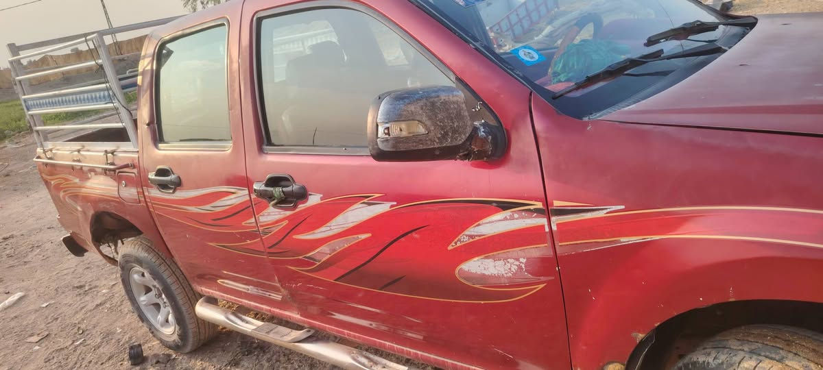 كنوه موديل ٢٠١٣ بأسمي رقم انكليزي مكان نجف حيدريه *********** السعر ٤٢
