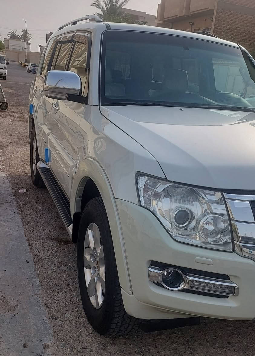 السلام عليكم للبيع باجيرو ٢٠١٨ كويتي بدون فتحه رقم واسط ماشيه ٢٠٠ السونار بالمنشور سياره حلوه وجاهزه بدون نقص بيع فقط مكان السياره واسط الكوت السعر ١٨٥ [***********]
