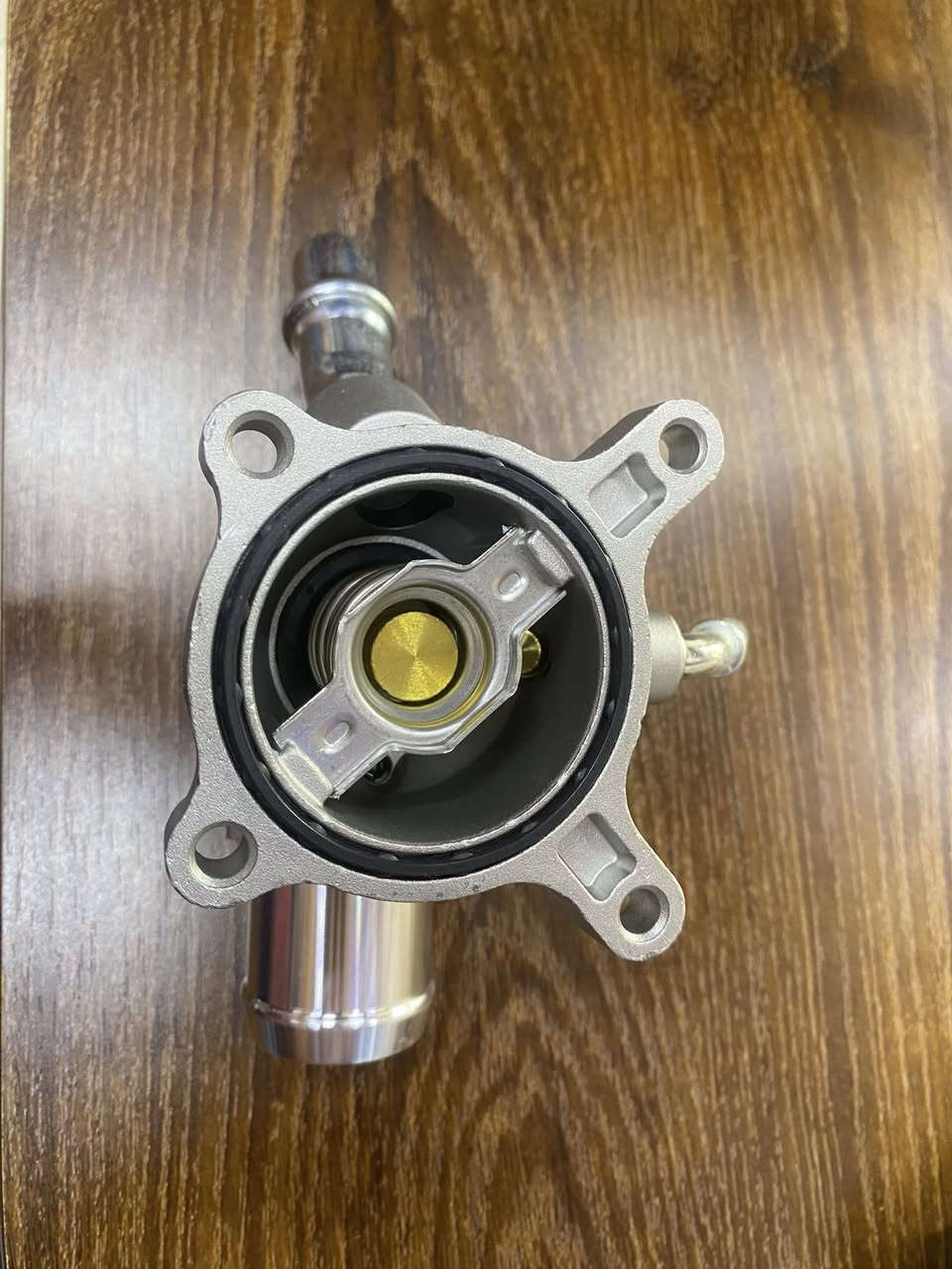 يتوفر  لدينا  

كوع  2400 محرك 
 
يتوفر  ايضاً كافة قطع غيار السيارات الامريكية 

يوجد توصيل كافة محافظات العراق 

***********
***********
***********
***********
