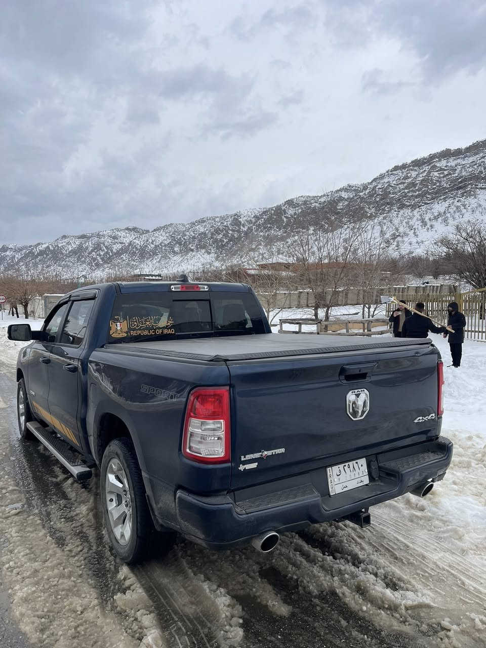 السلام عليكم للبيع رام لون ستار موديل 2021 رقم بغداد محرك 8ايتورك ماشيه 69الف رقم الشاصي بلمنشور لليحب يشوف حادثه مكاني ديالى للاستفسار ***********
