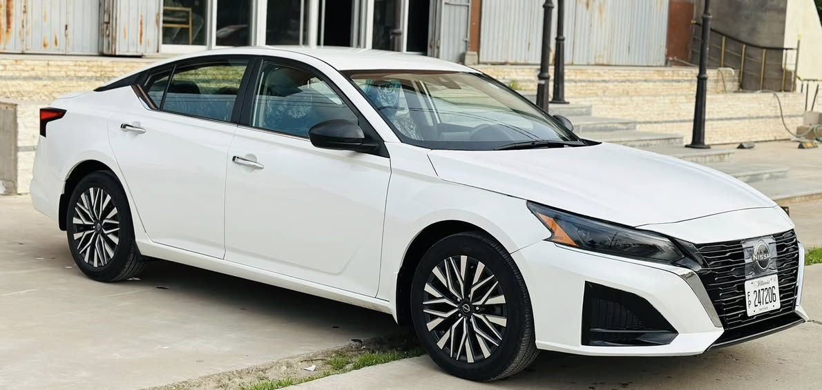 للبيع التيما SV
السعر 148 بيها مجال بسيط 
***********
موديل 2024 
ماشيه 1 ميل زيرو 
الون ابيض 
تحكم ستيرن 
تثبيت سرعه 
كاميرا خلفي 
رادار خلفي 
رادار جانبي 
تايرات شركة 
بصمة أبواب 
بصمة تشغيل 
كشن كهربائي
لايتات زنون بلادي 
صدر امامي خلفي شركة مملعوب بي 
كير مكينه بشرط 
تبريد ثلج 
حجر بلادي
السياره فقط بونيد صبغ سونار بلمنشور 
مع رقم الشاصي 
1N4BL4DV7RN381445
 كاتي وياها شهرين لترقيم تترقم شمالي اربيل سليمانيه دهوك حسب الرغبه 
تريدها مرقمه جاهز تريدها بدون رقم 
مكان السياره ديالى خانقين
