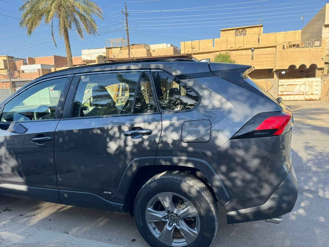 راف فور XLEهايبرد 
موديل 2023فول 
المواصفات :فتحه رادارات جانبية رادار امامي
كامره خلفيه 
داخل لونين 
كشنات تدفئه تبريد 
سياره كلش جديده 
دخول جديد ع مشي امريكا 
ماشيه 31الف رقم الشاصي موجود وشوف الضرر 
وصور التصليح ومكان الصبغ هم موجود
ضرر السياره 
بنيد وخشم الشاصي الايمن كلش كلش بسيط 
مكان السياره الغزالية 
***********
السعر 235
