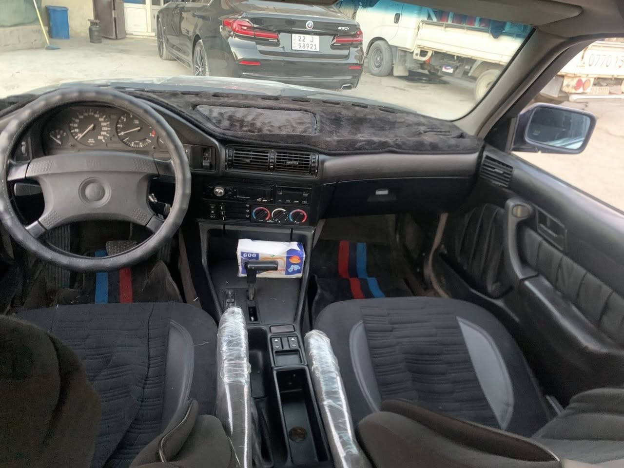 سەرەتا بەناوی خوای گەورە فرۆشتنی خئرا 
بیئم ١٩٩٢ ٥٢٥تۆماتیک 
گئروموکینە بەشەرتی ١٠٠فیتە جرکەی تیابو پارە ببرە 
تەبریت لەسەر سویج بەشەرتی بەستن 
مەکینەی یەک هەفتەیە بەسراوە لۆک 
داعمو لئدراوی بەشەرت قرجی شی نیە 
ئارم پلاستیک سلئمانی ئارمەکەی تازە کراوەتەوە 
بەشەرتی ئارمو ئەوەلیاتو خرامەو باناو کردن 
جوار تایەو ویلی مشەبەکی لۆک 
پئشودوای تازە داگیراوە بەشەرتی توقەو رەقە 
هەمو گیانی بەشەت سەیارەی مالە ئی ماعرەز نیە 
بۆ زانیاری زیاتر تەلەفونکە ***********
سعری ٤٩گەلاو کەمئ مەجال
