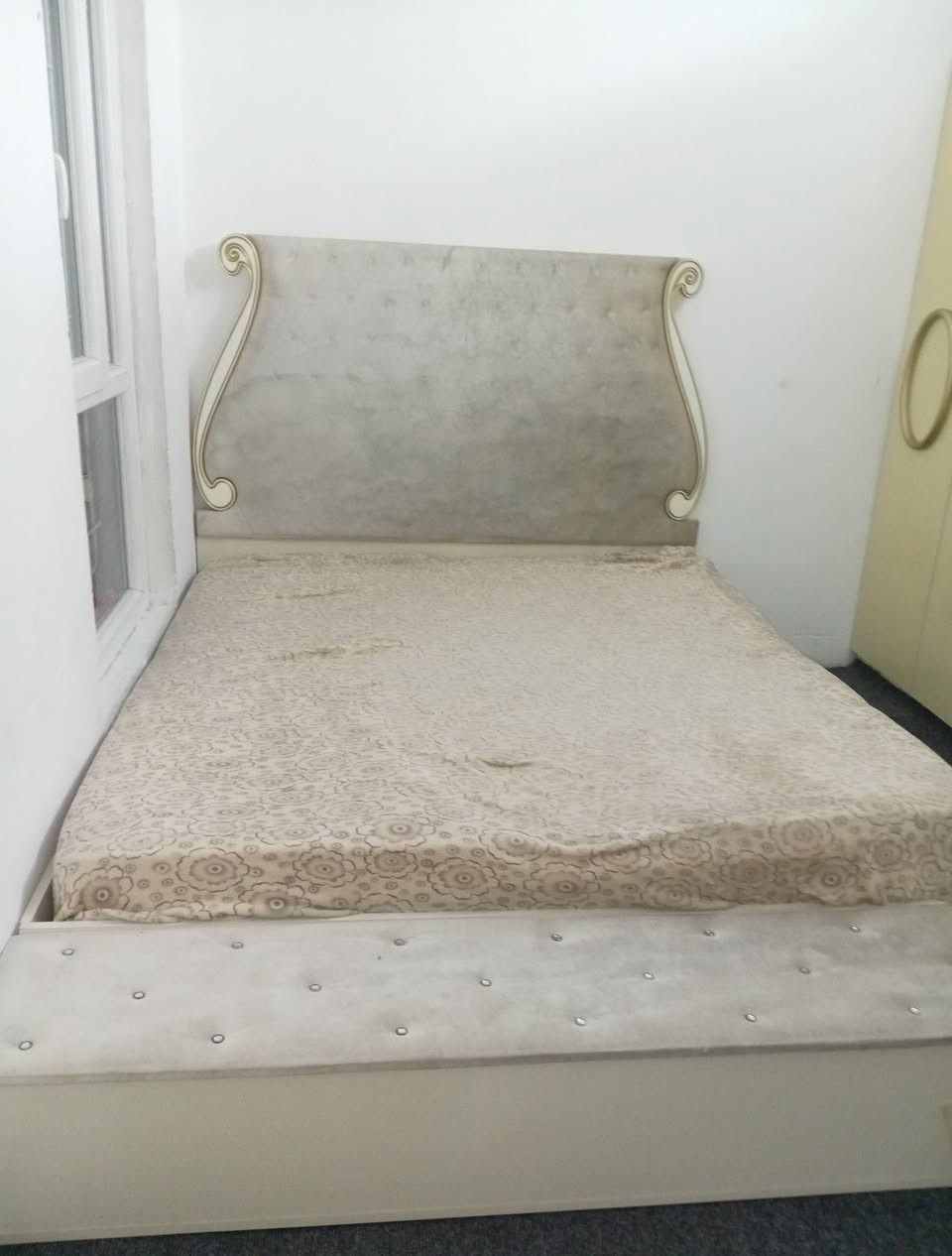 غرف نوم للبيع 6 قطع عنوان أربيل سيبردان *********** وتساب توصيل متوفر

