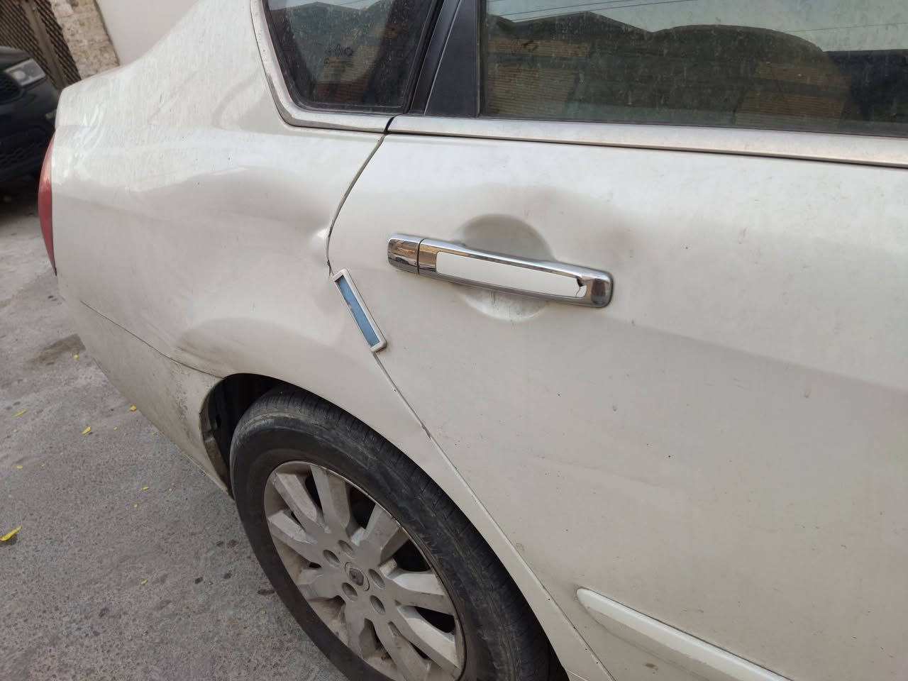 السلام عليكم عيني سيارة سافران 2009
محرك 6سلندر حجم المحرك 2300 

محرك غير مكفول فيه خيط تبخير صار له فترة تقريبا 4 سنوات لكن ما مأثر ع المحرك بصورة قوية يعني السيارة تعمل وتسير 

السيارة ماشية 220الف قابل للزياة
گير السيارة مستبدل حاوية بسبب عطل كهربائي تم اصلاحه 

السيارة بأسمنا تريد تحويل او وكالة اصولياتها بشرط
السيارة تعرضت لضربة في مقدمة السيارة وتم اصلاحها (رجعت بارد)  
بدي نضيف نوعا ما قطرة صبغ ما بي ما عدا تكحيل ببعض الاماكن 

السيارة حلوة وعملية وقوية لكن تحتاج كم شغلة تترتب بالحدادية مثل قواعد دبل وهاي الامور اما باقي الحدادة نضيفة 
السيارة حلوة واسعار الادوات الاحتياطية  مناسبة واللي يريد سيارة يجنيها ويخليها عمر ما تقصر وياك

ملاحضة:  قبل فترة السيارة نضربت جهة الباب الخلفي جهة الراكب الداير الخلفي وشوية من الباب السبب السائق غير منتبه ورجع علية 

السعر 70 وبيها مجال وتكلفة الضربة تنزل من السعر

العنوان: البصرة القبلة 

للتواصل او الاستفسار//  ***********
