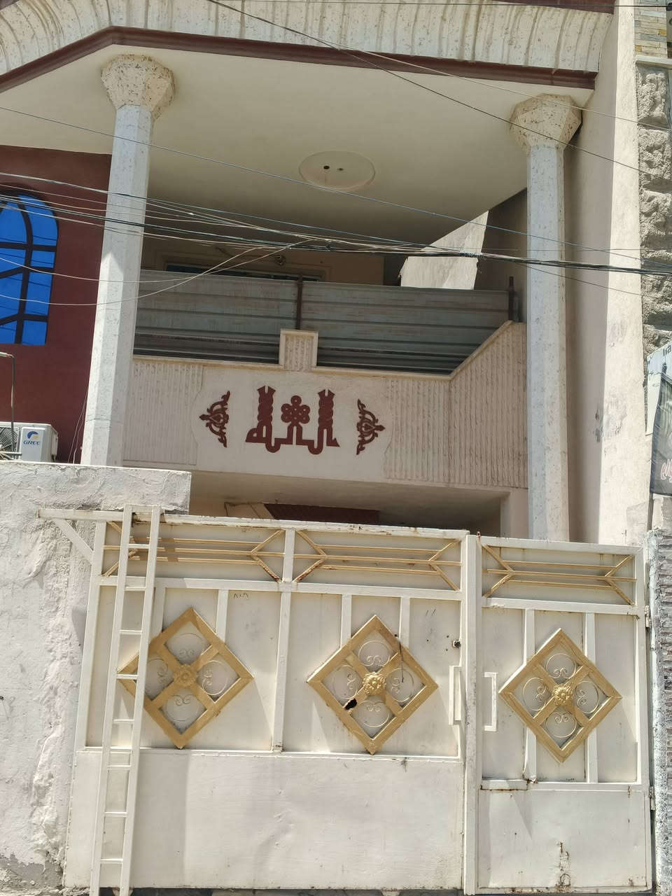 السلام عليكم بيت للبيع مساحه 160 متر واجهه 10ونزال 16 البيت طابو صرف قرب المركز استفسار اكثر اتصل على رقم ***********
