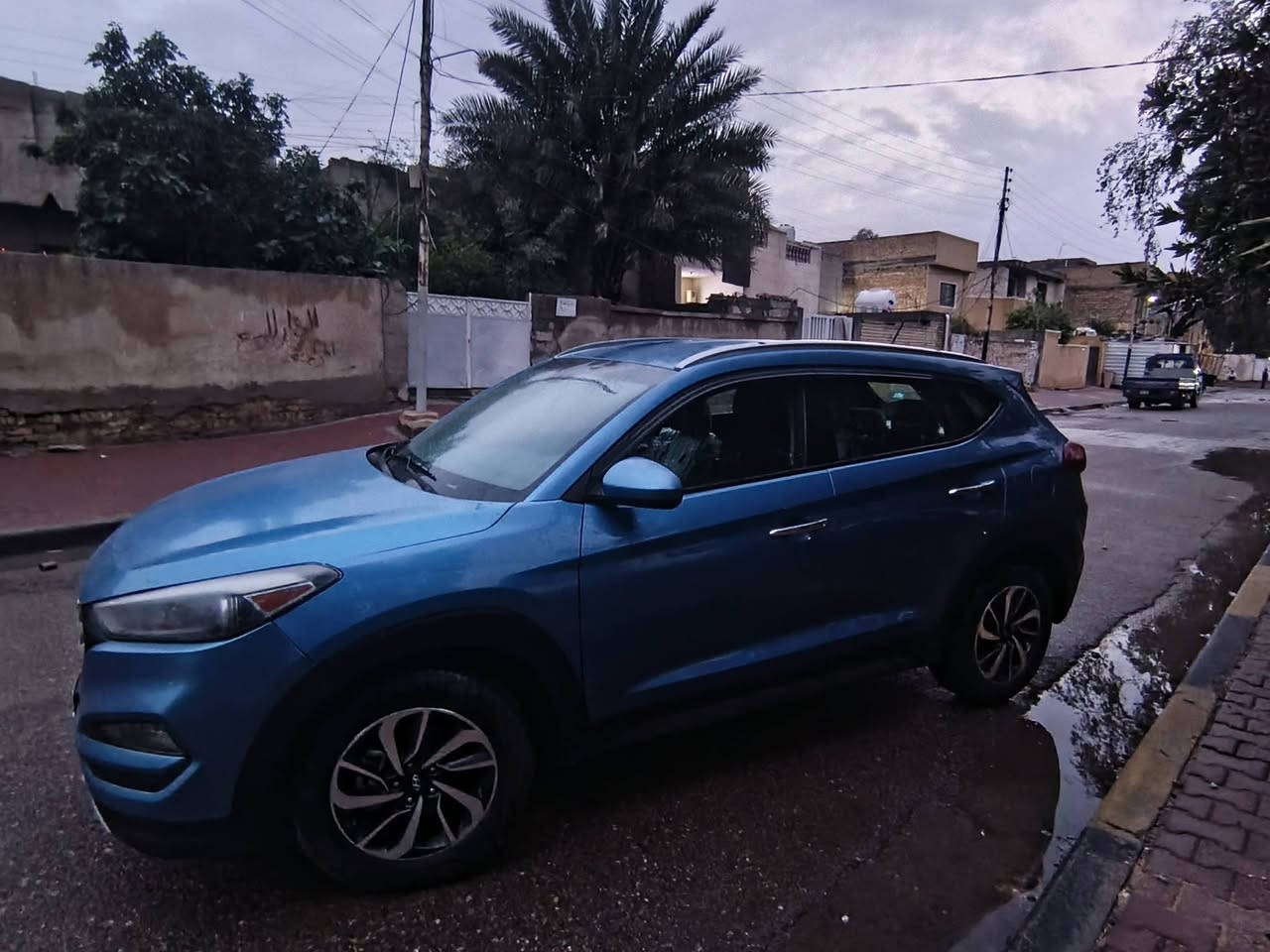 سلام عليكم سياره توسان موديل 2016 مكينه 2400 ماشيه 93 و السياره خير من الله المكان بغداد الحسينية الراشديه والشراي يتصل على هاذا الرقم ***********
