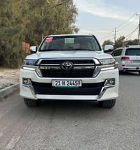 لاندكروز وايت اديشن • ٢٠١٧ • ممش ١١٥٠٠٠